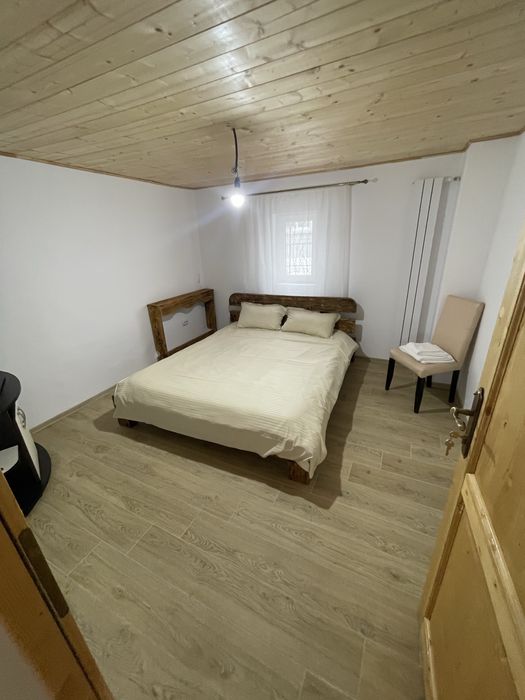 Vand Casa in comuna Jugureni