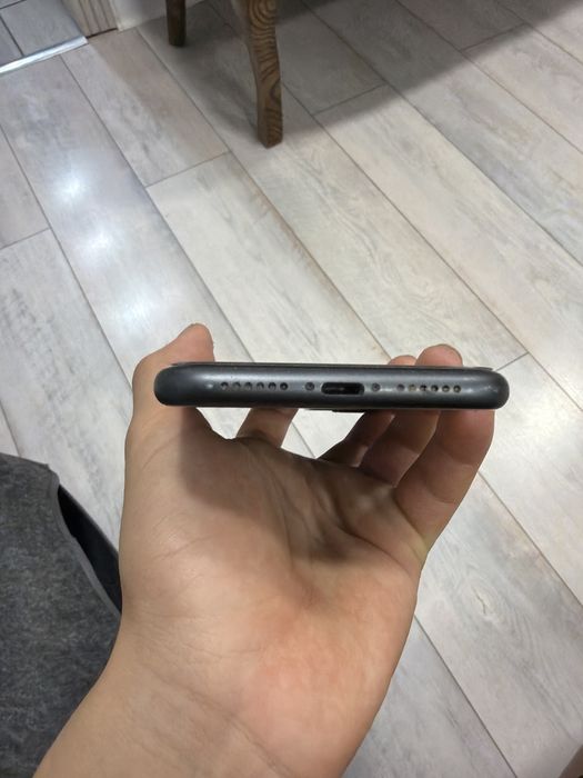продам айфон 11 в хорошем состояние