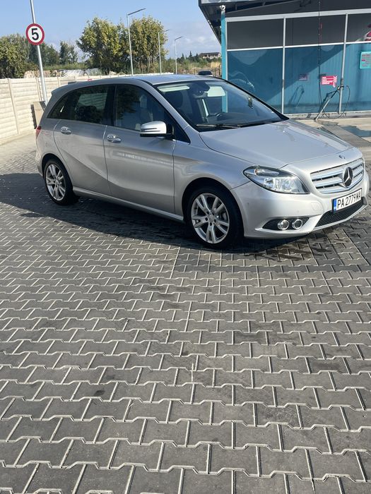 Продава Мерцедес В200 дизел