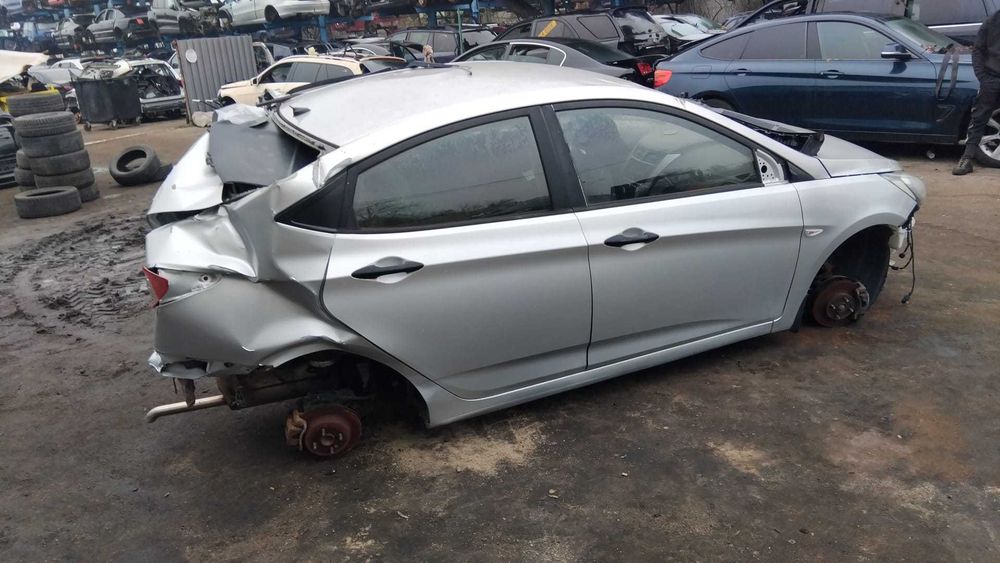 Dezmembrez Hyundai Accent 2012 1.4 B cod motor G4FA