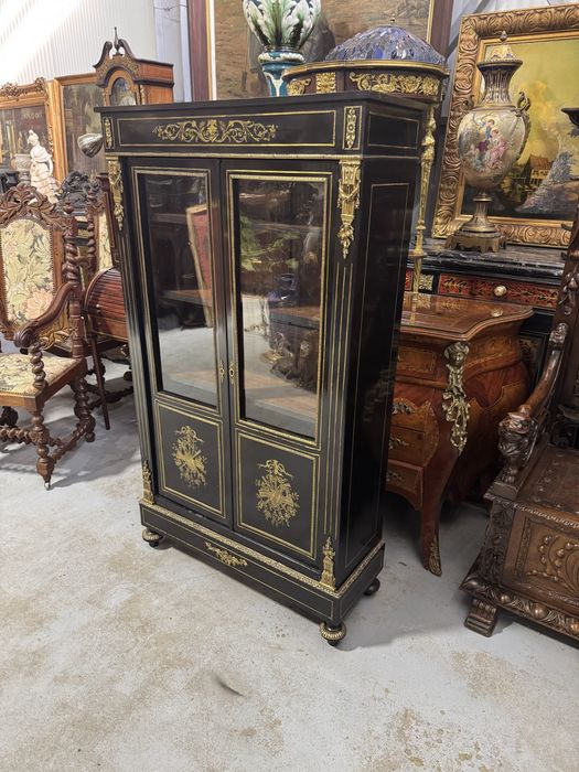 Vitrina napoleon III - intarsii si filee din alama, elemente bronz