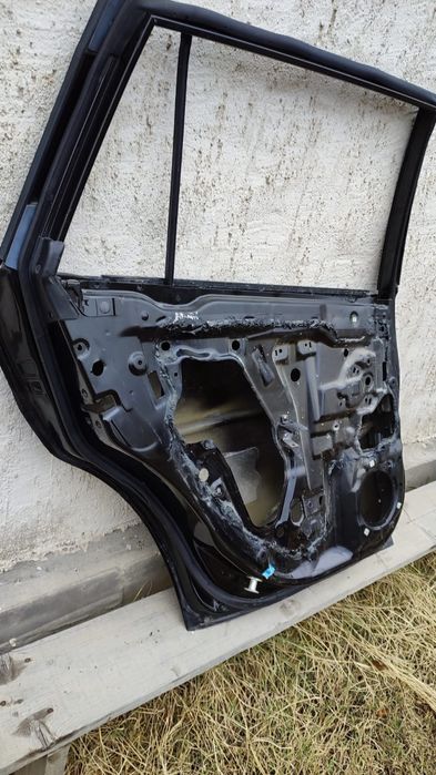 Продам двери Субару