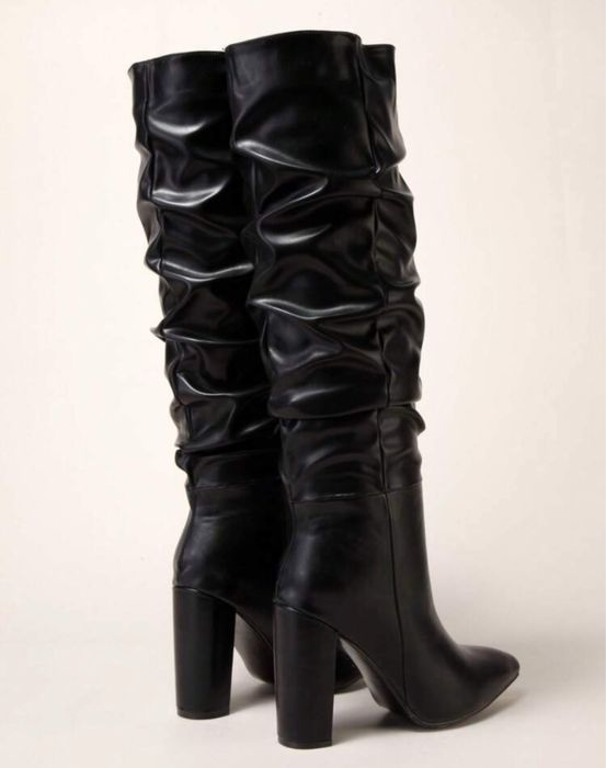 Елегантни черни ботуши