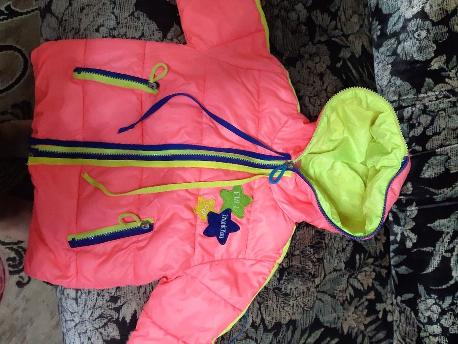 Продам курточку на девочку 4-5 лет