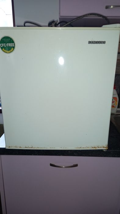 Мини бар хладилник марка Самсунг