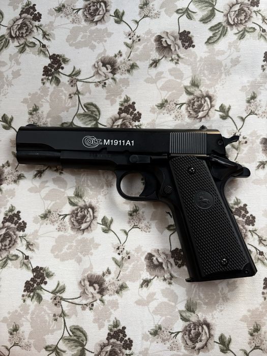 Спрингов еърсофт пистолет COLT M1911