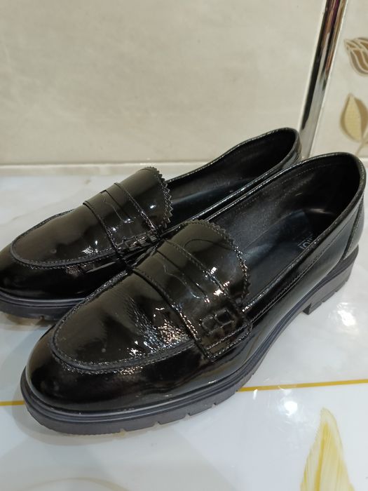 Продам женские ботинки