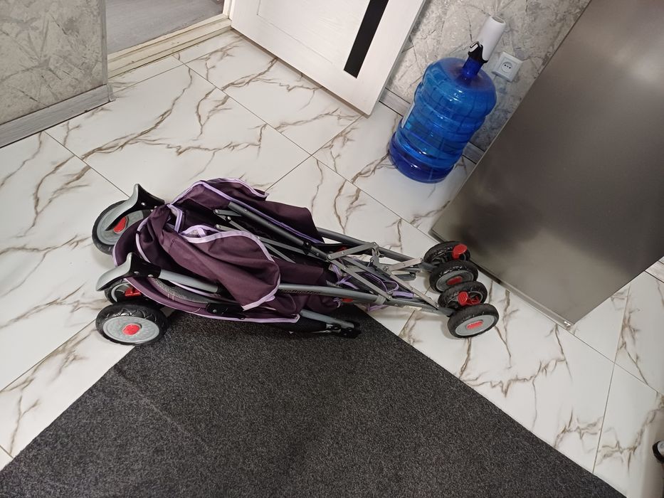 Продаётся прогулочная коляска трость