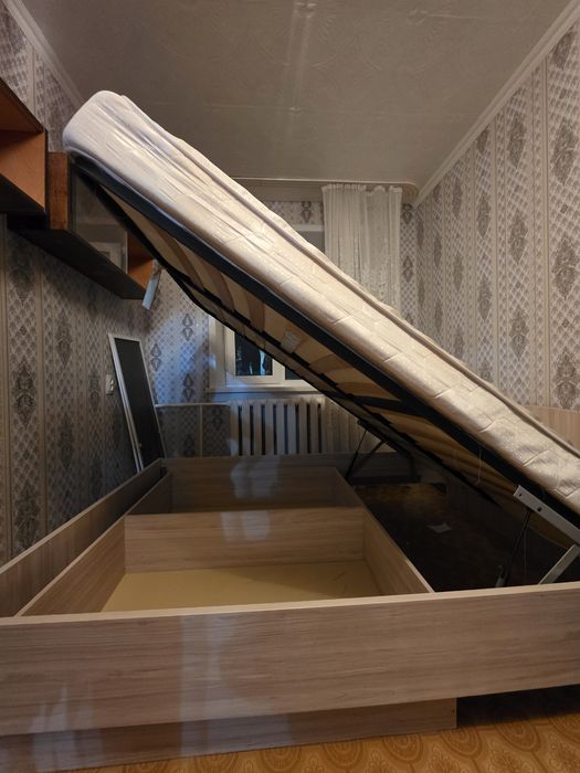 Продам кровать ширина 140 ×2000