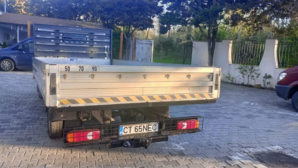 Nissan cabstar 2011 se conduce cu B