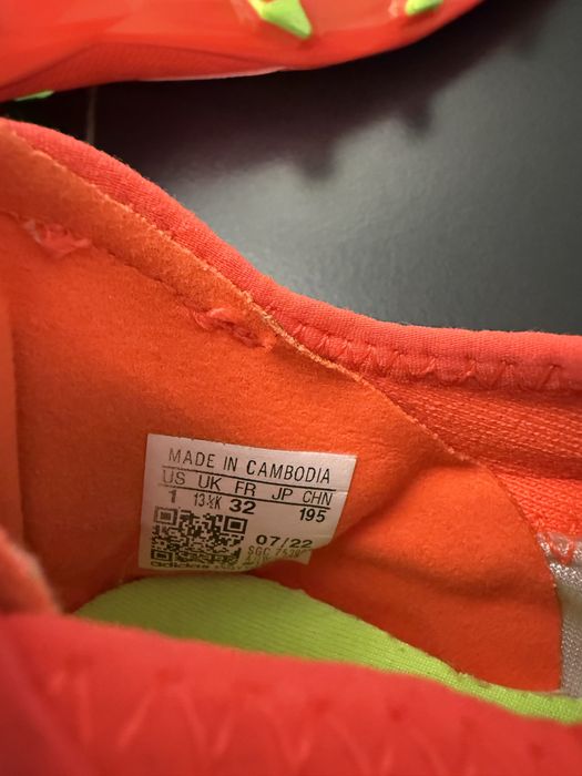 Adidasi de fotbal copii marca Adidas Predator mărimea 32