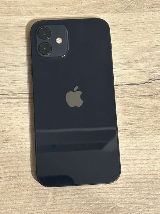 Продавам iPhone 12