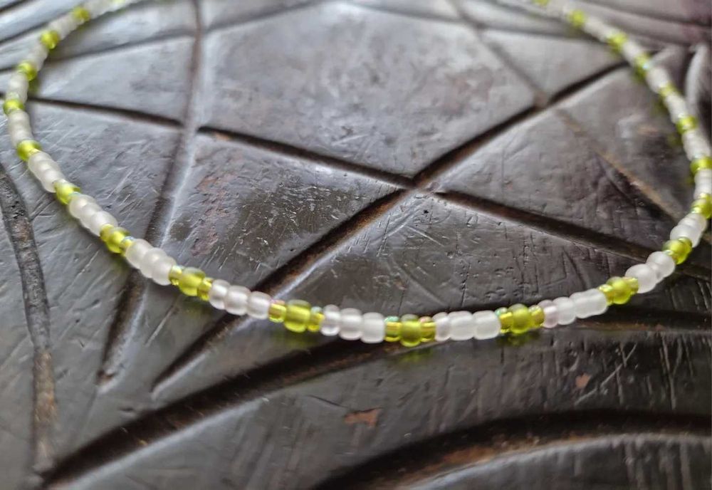 Гривни, гривни за глезен, колиета от мъниста