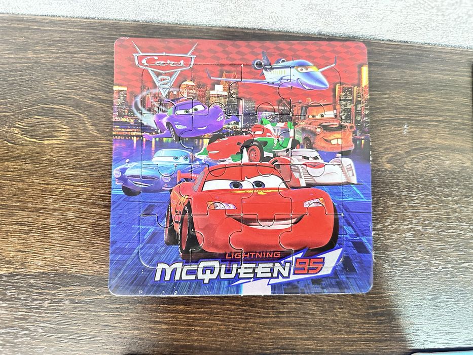 Продаются детские пазлы.