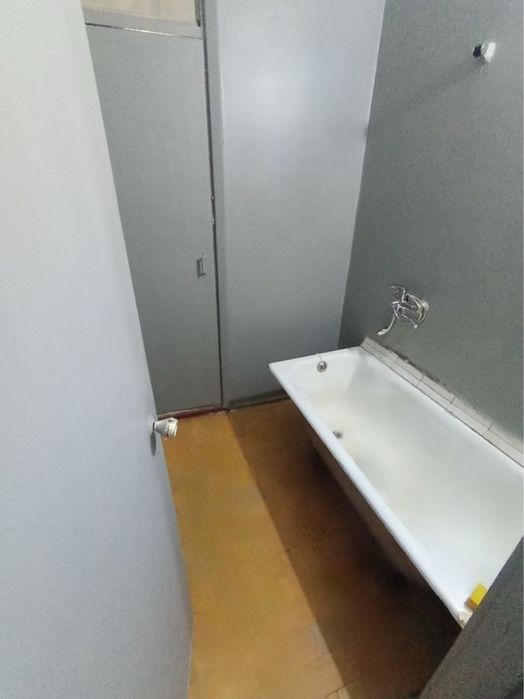 Chilonzor tumani al Xorazmiy krugi oldida ko'p qavatli uy