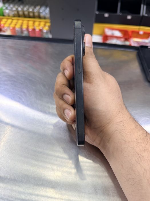 Iphone 15 pro qora rang 128g