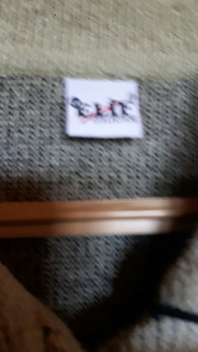 Жилетка цвят резида