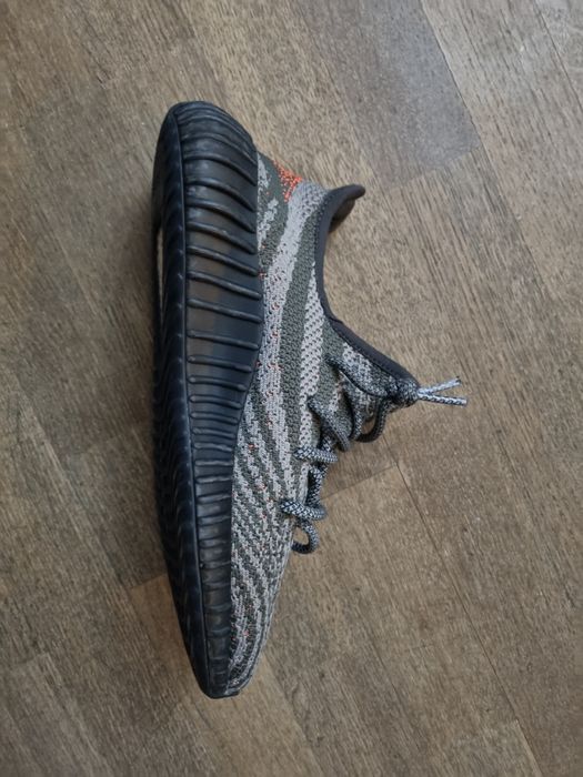 Vând Adidas Yeezy Boost 350 V2 Carbon Beluga
