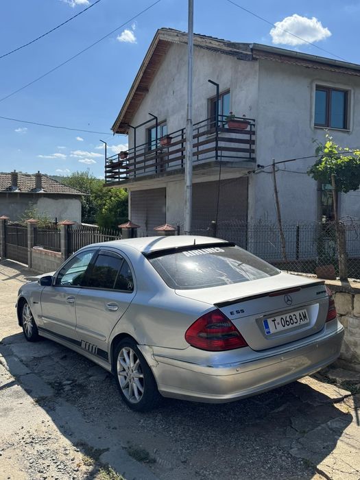 Продавам Мерцедес Е270