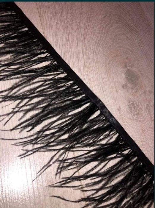 Колани с пера и камъни