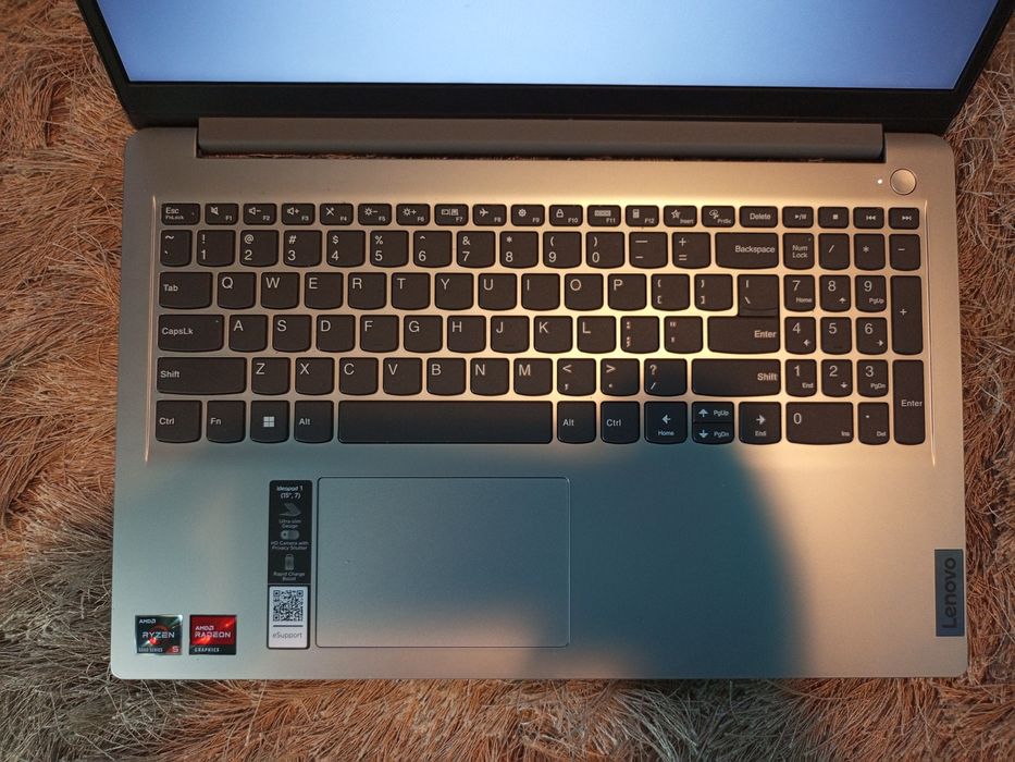 Schimb ! Laptop și telefon fără defecte.