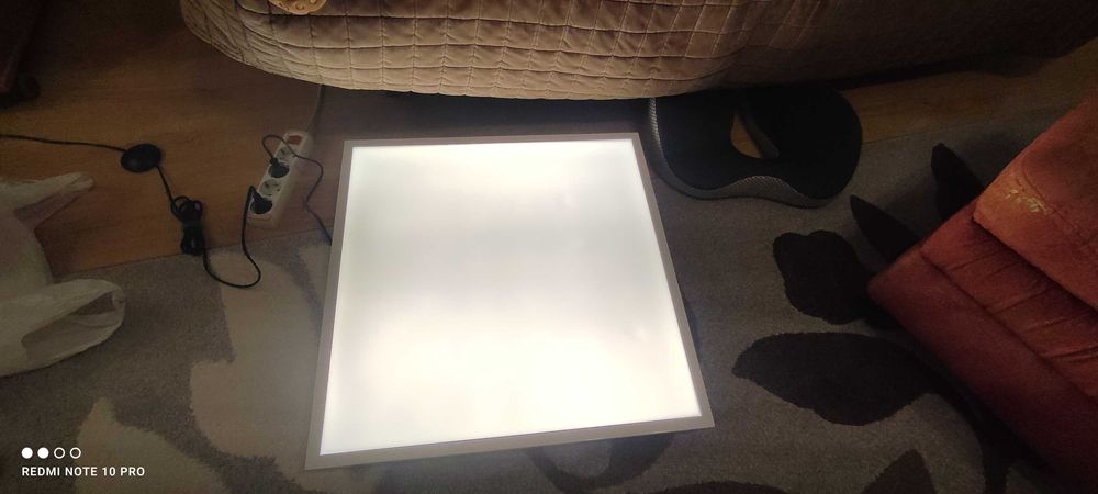 Vand platfoniera Dimensiuni 60X60cm lumina calda 3000k/36w ca NOUA la cutie
