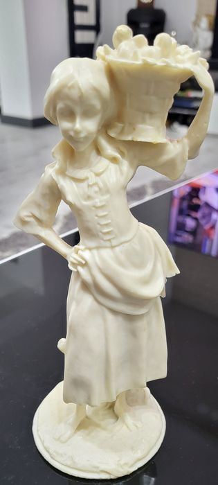 Sculpturi  praf marmura fata/baiat