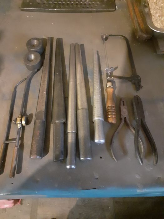 Scule și presă manuală pt bijutieri in setare foarte bună