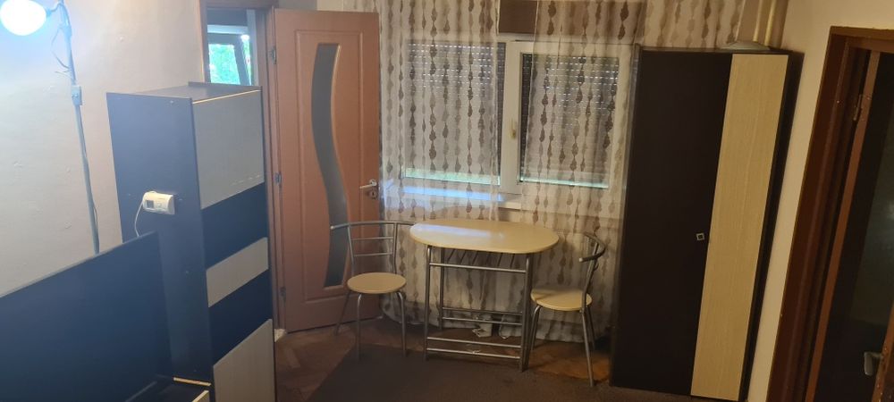 Vand apartament 2 camere  zona Doina