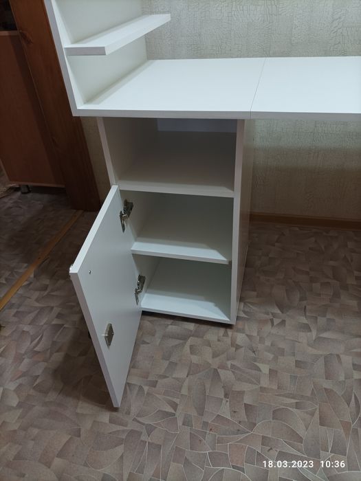 Продаю столы маникюрные ,складные