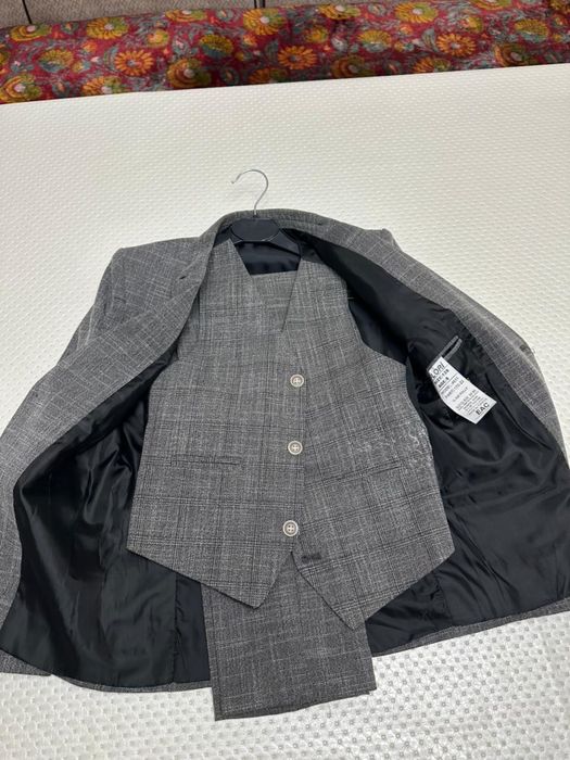 Продам брючный костюм тройка