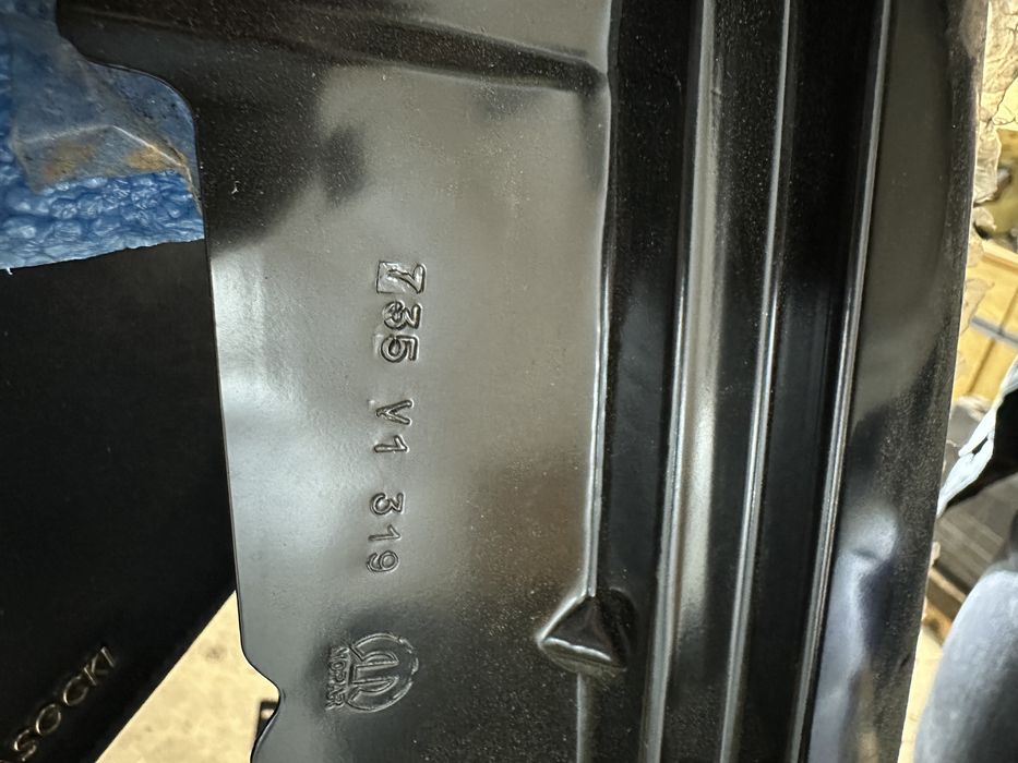 DODGE Durango! Чисто Нов! Оригинален десен калник!