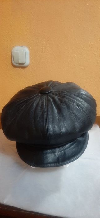 Фуражка из чистой кожи 100% в отличном состояние,продаю дёшево.