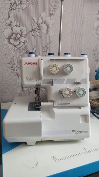Оверлок Janome ML 204 D белый