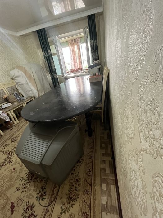 Стол для приема гостей