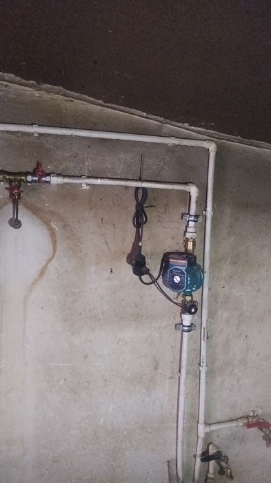 Vând sistem complet funcțional panou solar apă caldă cu tot cu schelet metalic cu pompă și supapă și țeavă pexal