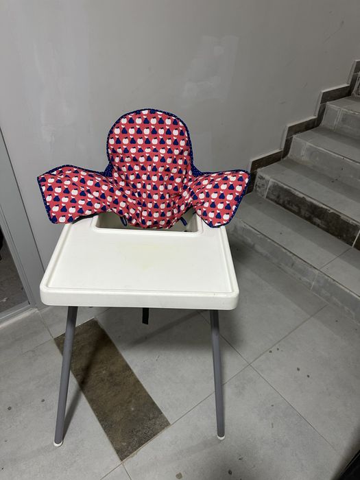 Продается столик для кормления Икея