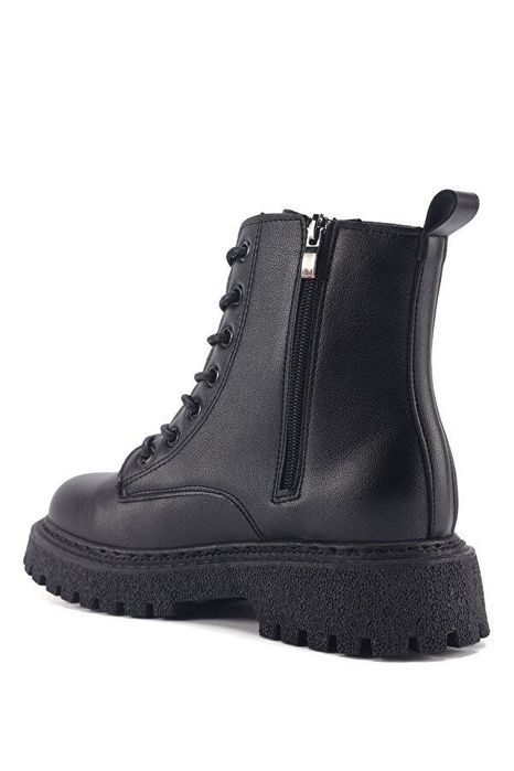 Продам женские ботинки