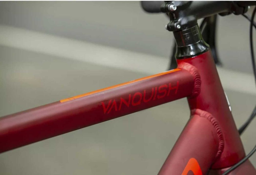 CURSIERA Carrera Vanquish  nounouta