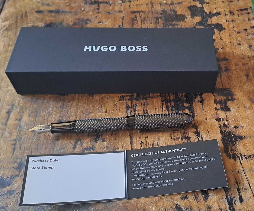 писалка HUGO BOSS Gun метал с модернизирани шарки на рибена кост