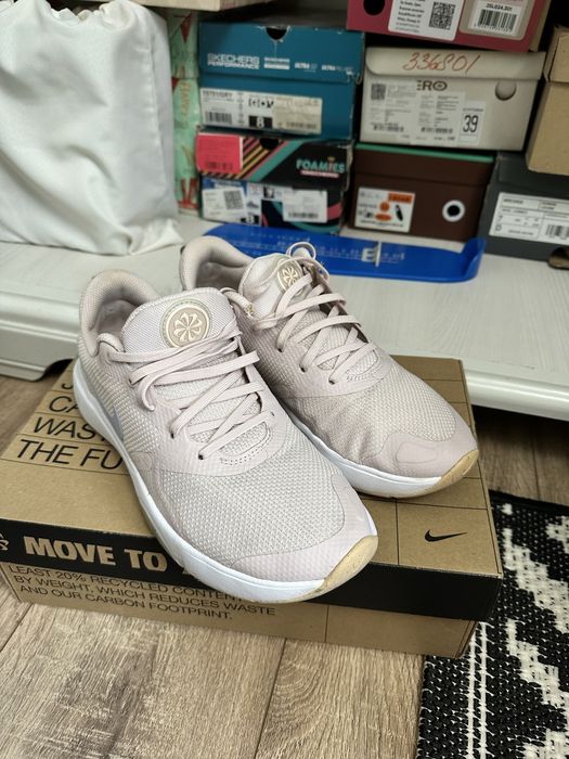 Кроссовки Nike женские