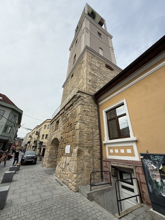 Vand Spatiu comercial sau locuinta,inchiriez