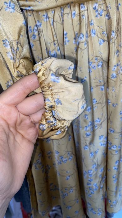 Платья одевалась всего один раз