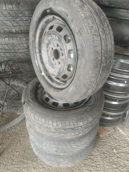 Продам комплект колёс шины баллоны