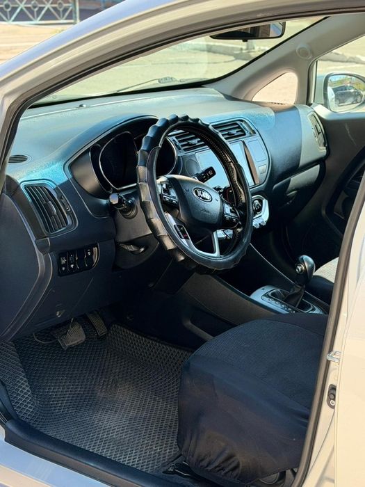 Продам KIA RIO 2015 года выпуска
