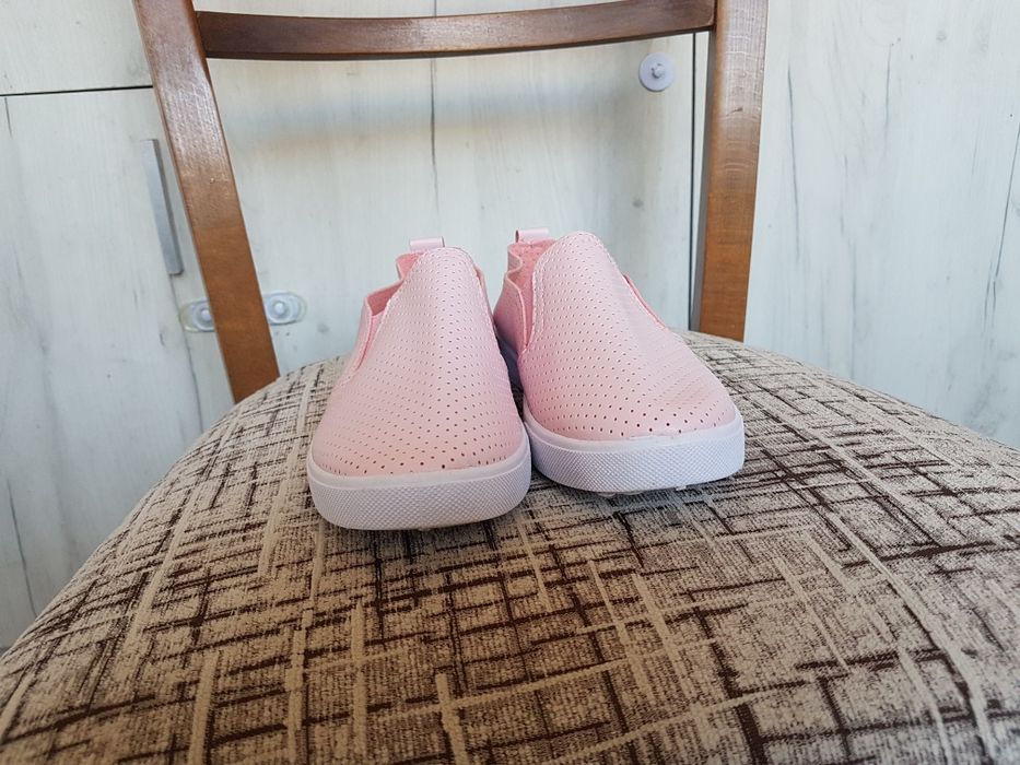 Дамска спортна обувка