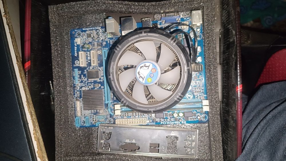 Материнская плата с процессором