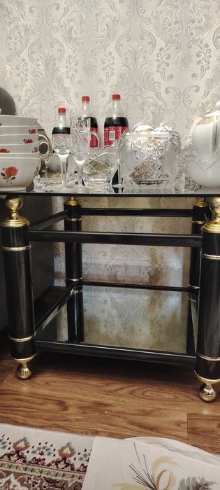 Подставка под телевизора продам, стеклянный