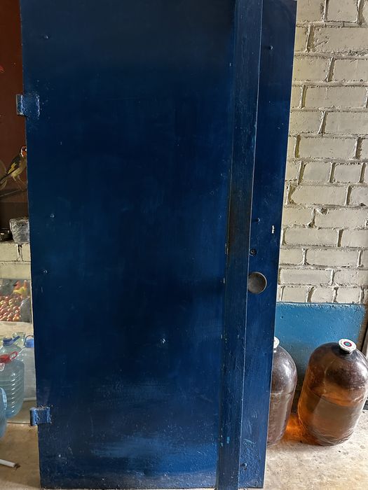 Продам железную дверь