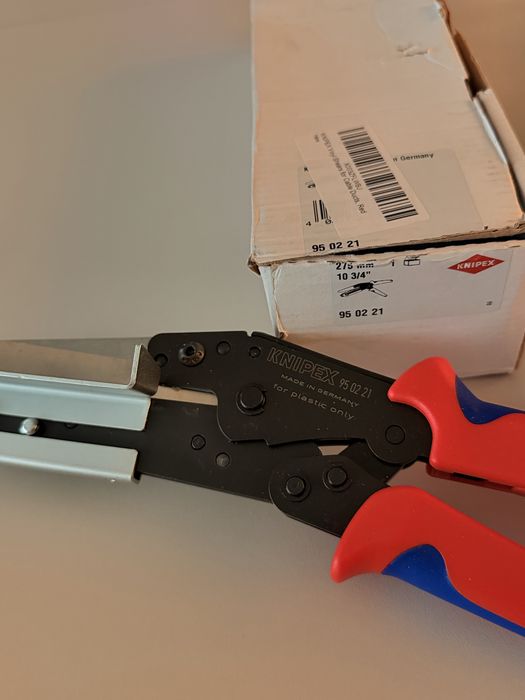 Foarfecă profesională KNIPEX 95 02 21 pentru canale cablu și plastic – Nouă în cutie